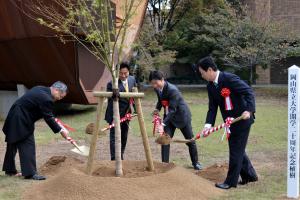 県立大学開学20周年記念植樹