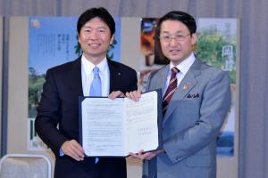 岡山・鳥取両県知事会議（共同アンテナショップ開設に関する協定締結）