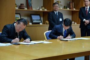 岡山県内企業の海外事業展開支援に関する協定締結式２