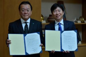 岡山県内企業の海外事業展開支援に関する協定締結式３