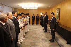 岡山県男子中学生ソフトボール選抜チームの知事表敬訪問