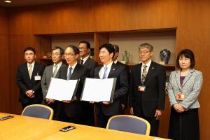 一般社団法人岡山県自動車整備振興会との災害時協力協定締結式