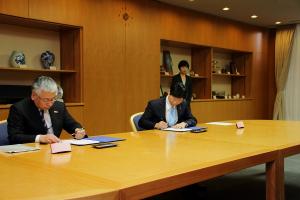 岡山労働局との雇用対策協定締結式