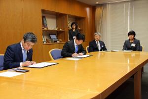 日本生命保険相互会社との包括連携協定締結式