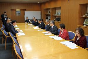 岡山県法人会連合会からの義援金贈呈及び税制改正に関する提言