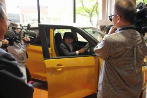 三菱自動車工業新型軽自動車 県民室展示オープニングセレモニー