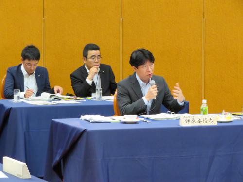 中国地方知事会議の様子