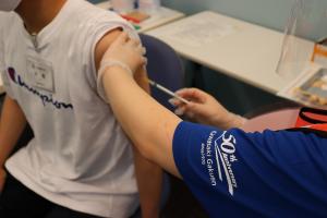 県営接種会場で新型コロナワクチン接種を開始