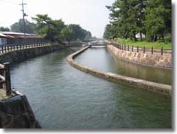 東西用水の写真（西部用水路、西岸用水路）