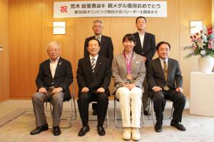 ロンドンオリンピックでメダルを獲得した岡山県ゆかりの選手に対して県民栄誉賞とスポーツ特別顕賞授与の写真