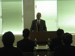 山本会長の講演の様子