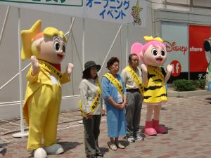 写真（タスキの交付）