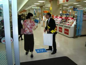 写真（チラシの配布3）