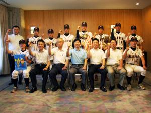 吉備国際大学硬式野球部が知事を表敬訪問
