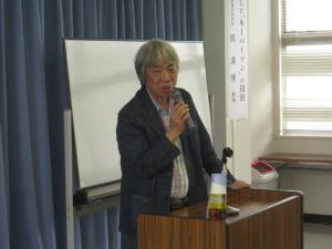 関先生講演の写真です。