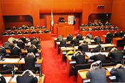 本会議場での地震速報Jアラートによる訓練の様子