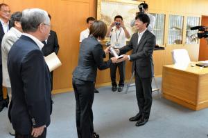 田代早紀選手の岡山県スポーツ特別顕彰授与式１