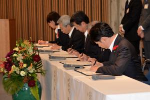 玉島ハーバーアイランドへの企業立地に係る協定調印式2