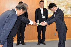 鳥取・岡山県境連携推進協議会からの要望書提出1