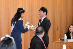 ホノルル日系人青年商工会議所・桜の女王表敬訪問2