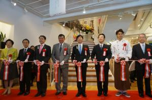 鳥取県との共同アンテナショップ「とっとり・おかやま新橋館」がオープン