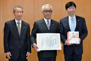 岡山放送（株）からの岡山県交通遺児就学援助資金贈呈式３