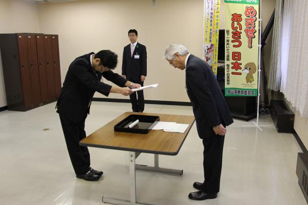 新教育次長への辞令交付式