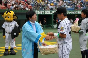 プロ野球公式戦阪神対中日戦（試合前セレモニー）