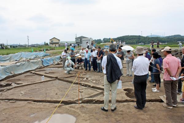 きれいになった銅鐸も公開しました！　～神明遺跡の現地説明会～