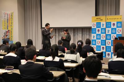 おもてなしの思いを言葉に乗せて ~インターハイ総合開会式の式典アナウンサー研修会~