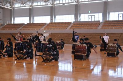 導入演技（岡山朝日高校）と和太鼓（岡山学芸館高校）のジョイント演技練習