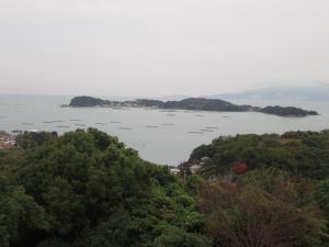 頭島から大多府島を望む