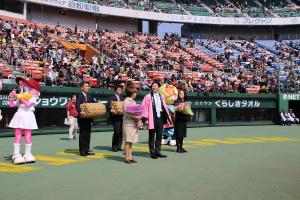 プロ野球オープン戦「楽天VSソフトバンク」試合前セレモニー