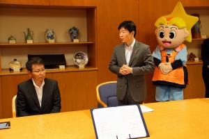 生活協同組合おかやまコープとの包括連携協定締結式