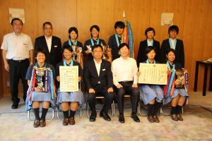 インターハイ優勝校・選手（創志学園高等学校女子ソフトボール部・岡山学芸館高等学校テニス部　平田　歩さん）表敬訪問