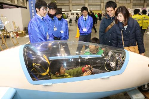 電気飛行機の展示