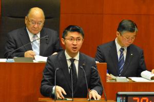 予算総括協議会　小林孝一郎議員写真