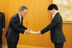 豪雨災害義援金贈呈式〔オカムラ〕