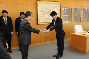 豪雨災害義援金贈呈式〔日本労働組合総連合会・同岡山県連合会〕