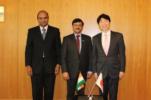 駐日インド大使、在大阪・神戸インド総領事が知事を表敬訪問した際の写真