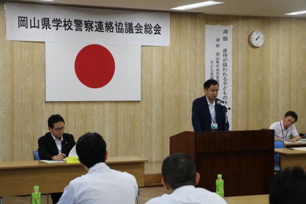 ▲あいさつを行う髙見県教育次長