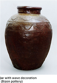 Jar with wave decoration (Bizen pottery)