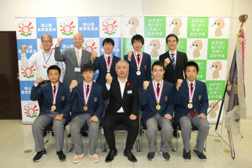 ▲記念撮影(県立岡山工業高校)