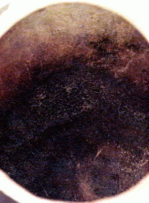 上東遺跡出土甕（下写真左側のもの）の底についたお米のオコゲ