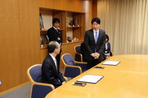 岡山トヨタ自動車との災害時における電動車両等の支援に関する協定締結式