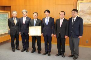 おかやま森づくり県民基金への寄付金贈呈式〔岡山県トラック協会〕