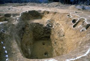 見つかった大型竪穴遺構