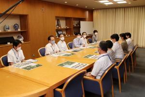 熊本県人吉市（令和2年7月豪雨被災地）派遣の岡山県保健師チームによる知事への報告会