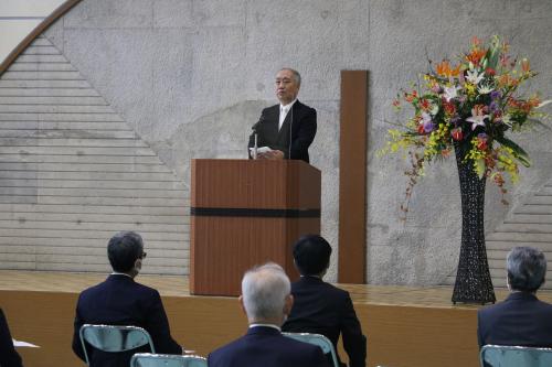 ▲あいさつをする鍵本県教育長