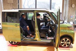 三菱自動車工業株式会社軽自動車（ｅKクロススペース）県民室展示オープニングセレモニー